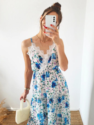 Szyfonowa sukienka w kwiaty Julianna niebieska